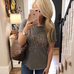 Mama Knows Best T-shirt! Size small